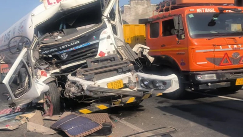 Rajasthan News: नेशनल हाईवे-48 पर गैस टैंकर और ट्रोले की भीषण भिड़ंत, चालक घायल