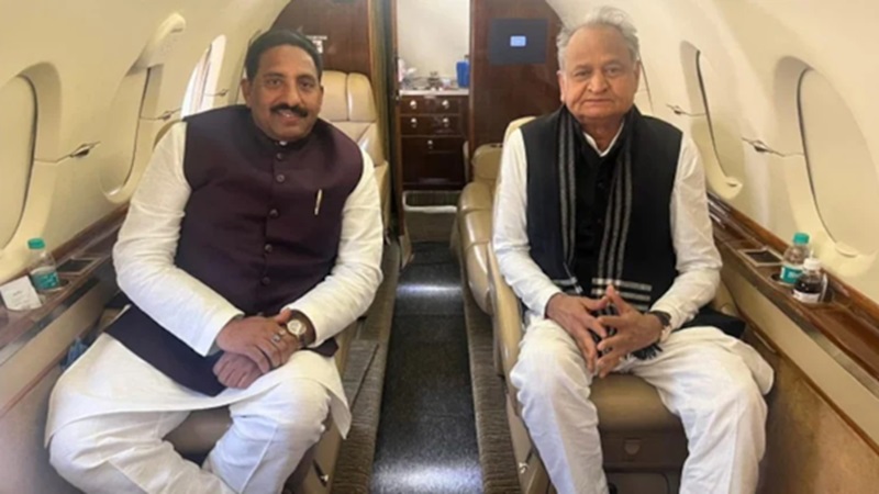 Rajasthan Politics: राजस्थान की सियासत में हलचल: अशोक गहलोत के करीबी जोगिंदर सिंह अवाना ने कांग्रेस छोड़ी, RLD ने सौंपी बड़ी जिम्मेदारी