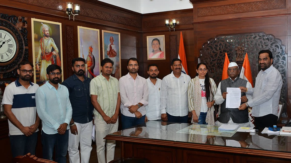 Rajasthan News: SI भर्ती रद्द करवाने और RPSC के पुनर्गठन की मांग लेकर राज्यपाल से मिले हनुमान बेनीवाल, कहा- CBI करे जांच