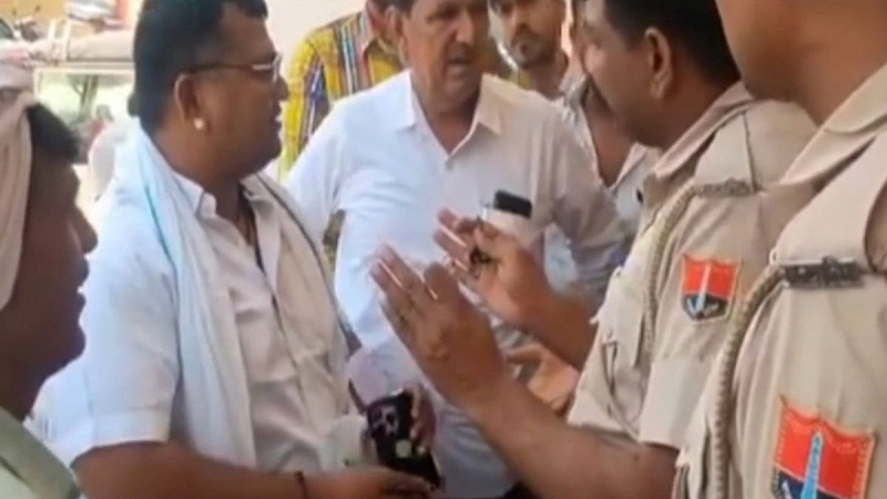Rajasthan News: गंगापुर सिटी में जमीन विवाद ने लिया तूल, थाने में हंगामा, संतरी को जड़ा तमाचा