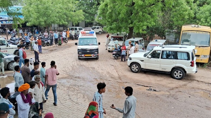 Rajasthan News: बूंदी में शादी की बारात ले जा रही ट्रैक्टर-ट्रॉली पलटी, 5 की मौत, 25 से अधिक घायल