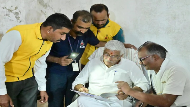 Rajasthan News: सायरन बजते ही मंत्री गजेंद्र शेखावत पहुंचे बंकर, डेढ़ घंटे तक रहे अंदर