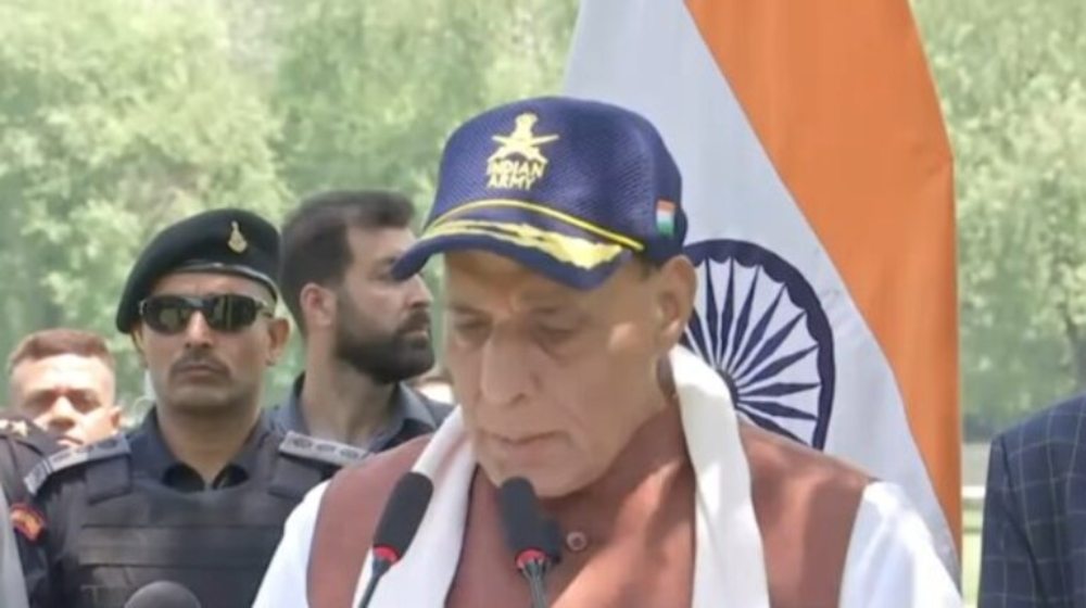 रक्षामंत्री के श्रीनगर दौरे से पहले 3 आतंकी ढेर : जवानों से मुलाकात के बाद बोले- ‘पाकिस्तान के एटॉमिक हथियार को…’