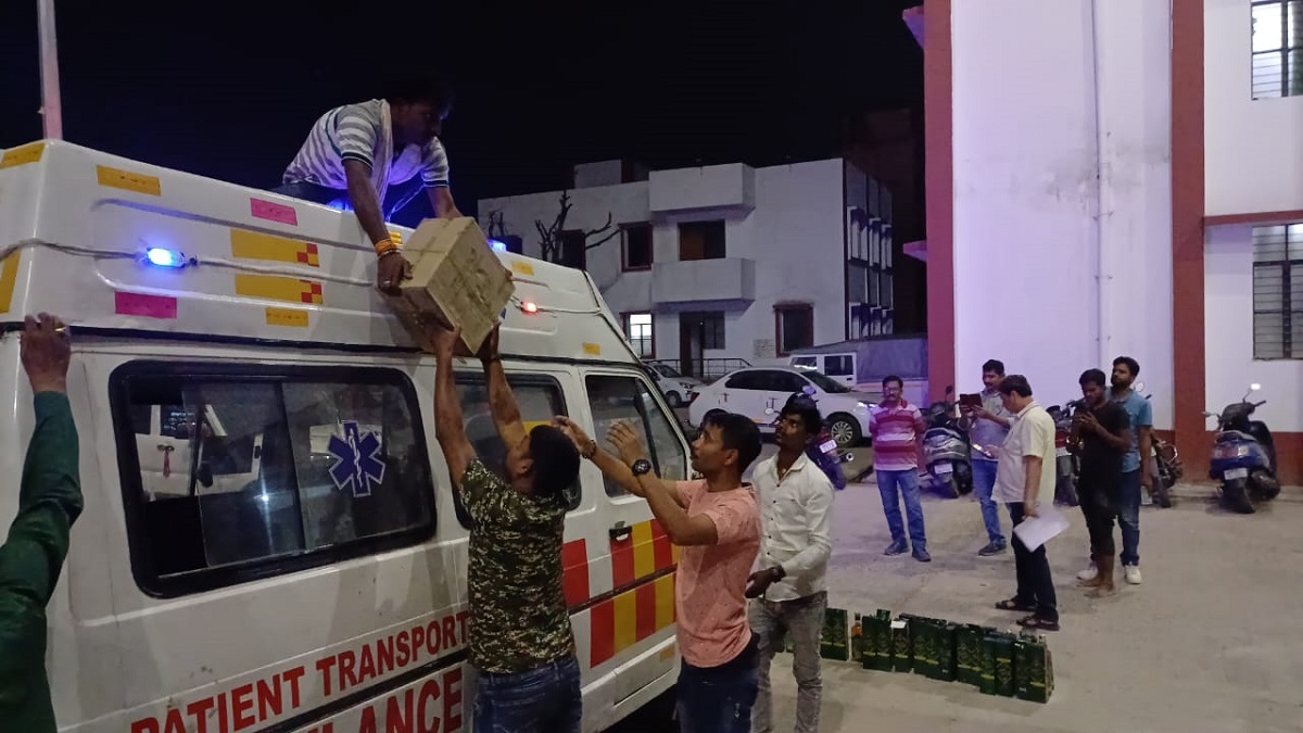 Bihar Ambulance liquor : बिहार में मरीज नहीं एंबुलेंस से ढोई जा रही शराब, नया कांड देख के पुलिस रह गई दंग!