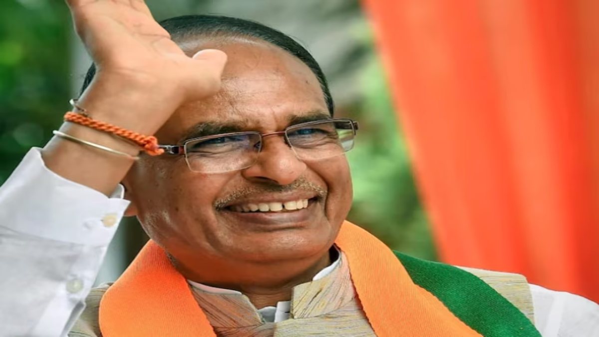 शिवराज सिंह चौहान की ‘पदयात्रा’ पर सियासत: कांग्रेस बोली- केंद्रीय मंत्री अपनी अगली पीढ़ी के लिए कर रहे यात्रा, भाजपा का पलटवार    