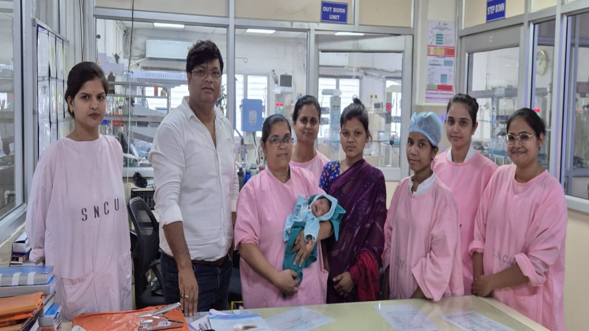 जंग मौत से…और मासूम जीत गई जिंदगी: SNCU की डॉक्टर टीम ने किया चमत्कार, 7 माह में जन्मी बेहद कमजोर बच्ची की ऐसे बचाई जान    