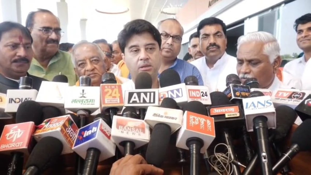 ‘मैं देश की जनता के समक्ष नतमस्तक हूं’, तुर्की और अजरबेजान के बॉयकॉट पर केंद्रीय मंत्री सिंधिया बोले- राष्ट्र की सुरक्षा में कोई समझौता नहीं   