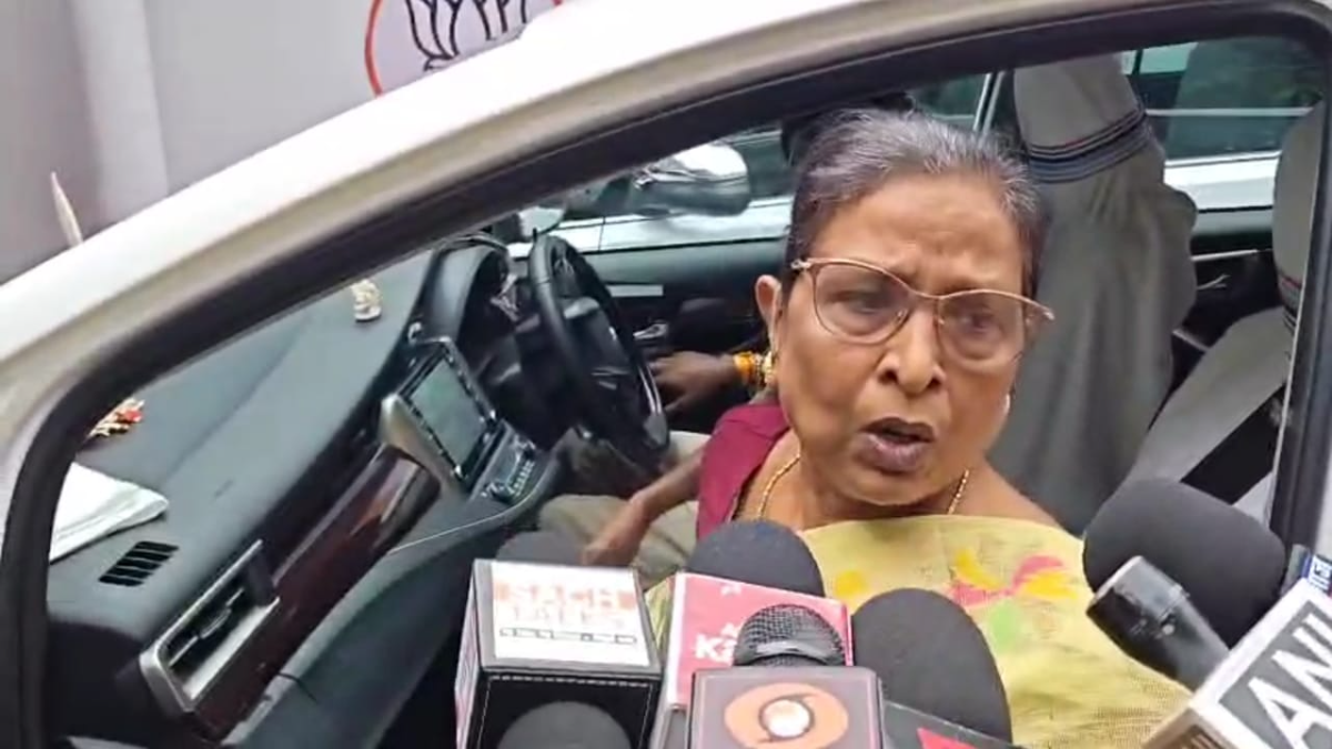 Bihar News: जातीय जनगणना को लेकर बीजेपी नेता रेणु देवी ने विपक्ष पर बोला हमला, कहा- ‘यह लोग मोदी सरकार के समर्थन में पटाखे फोड़ रहे हैं’