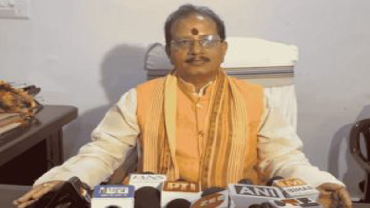 Bihar News: विजय सिन्हा ने महागठबंधन पर बोला हमला, कहा- ‘तेजस्वी यादव और राहुल गांधी नौटंकी बंद करें’