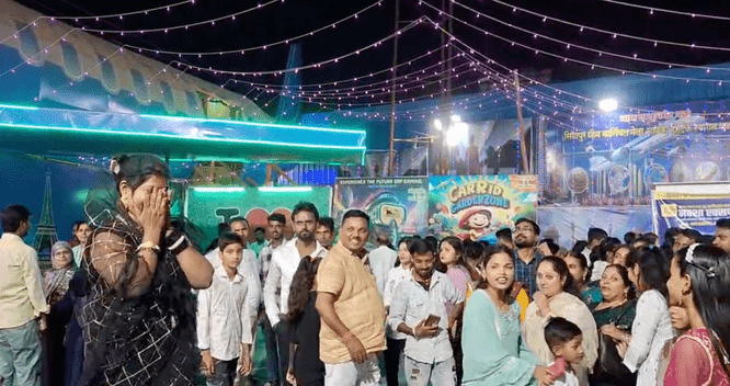 Bihar News: शहरवासियों को खूब आकर्षित कर रहा है सिंगापुर का डिज्नीलैंड, सासाराम के लोग खूब उठा रहे हैं लुफ्त 