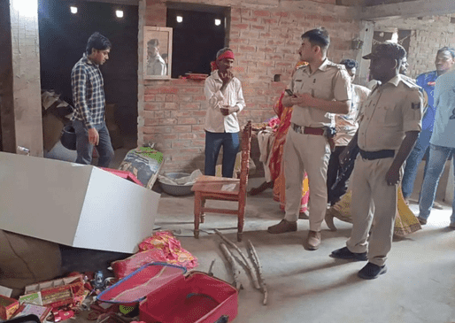 Bihar News: बिहार में डकैतों का तांडव, हथियार से डराकर 10 लाख रुपए लूटे