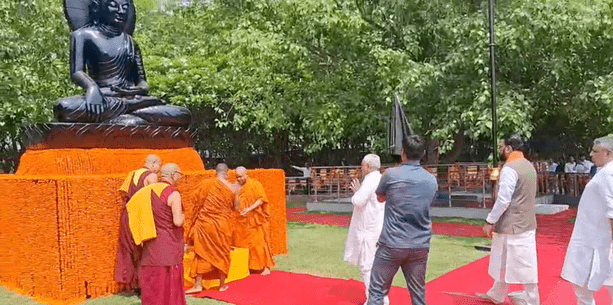 Bihar News: भारत-पाकिस्तान मामले पर बोले डिप्टी सीएम विजय कुमार सिन्हा, कहा- ‘पाकिस्तान पैर भी पकड़ेगा और पीछे से घाट भी करेगा’