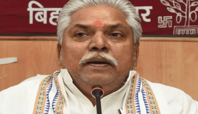 Bihar News: सहकारिता मंत्री प्रेम कुमार ने सहकारी बैंकों में ज्यादा से ज्यादा किसानों के खाता खोलने का दिया निर्देश 