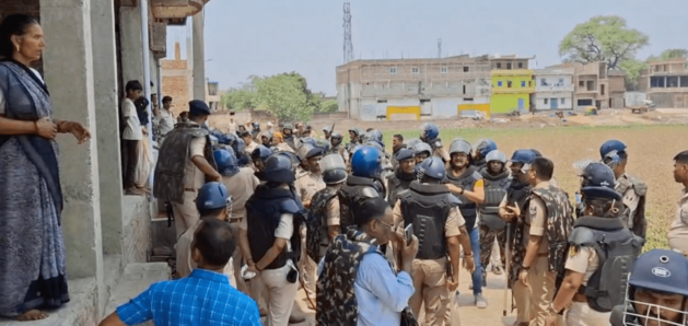 Bihar News: सासाराम में युवक की हत्या के बाद आक्रोशित लोगों ने पुलिस पर किया पथराव, कई पुलिसकर्मी हुए चोटिल 