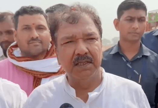 Bihar News: बिहार बीजेपी प्रदेश अध्यक्ष दिलीप जायसवाल पहुंचे बिक्रमगंज, पार्टी कार्यकर्ताओं के साथ की बातचीत
