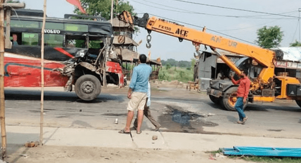 Bihar News: गोपालगंज में दर्दनाक सड़क हादसा, कई छात्र-छात्राएं हुए घायल