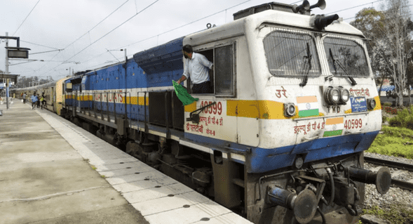 Bihar Railway News: यात्रीगण कृपया ध्यान दें! पुणे से दानापुर, आनंद विहार से जोगबनी एवं नई दिल्ली-खोरधा रोड जं. के मध्य 01-01 जोड़ी समर स्पेशल ट्रेनों का होगा परिचालन