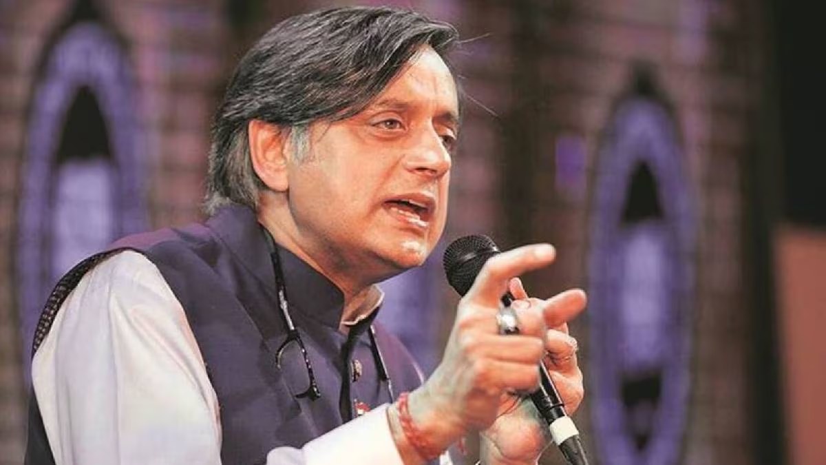 ‘उसकी फितरत है मुकर जाने की’, पाकिस्तान की नापाक हरकत पर शशि थरूर ने शायराना अंदाज में घेरा