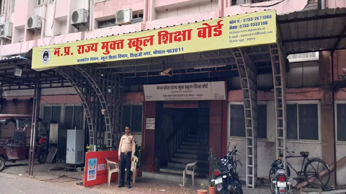 स्कूल छूट गया तो ‘वेद’ पढ़ोः राज्य ओपन बोर्ड का नवाचार, नौकरी मिल सकेगी, उद्योग भी लगा सकेंगे