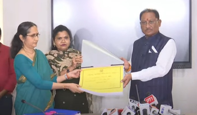 CG Board 2025 10th Result: दसवीं कक्षा में इशिका बाला और नमन कुमार ने किया टॉप, 99.17 प्रतिशत हासिल कर मारी बाजी, देखिए टॉपर्स की लिस्ट…