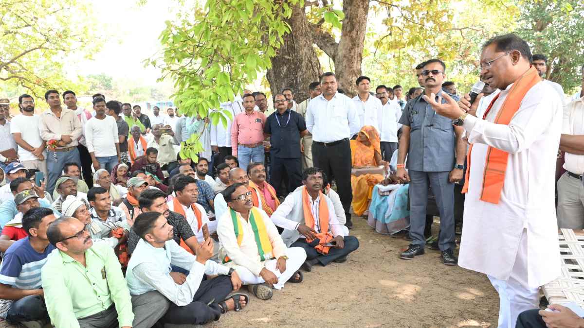 सुशासन तिहार: कोरिया पहुंचे CM साय, स्कूल प्रांगण में लगाया चौपाल, सौगातों की लगाई झड़ी…