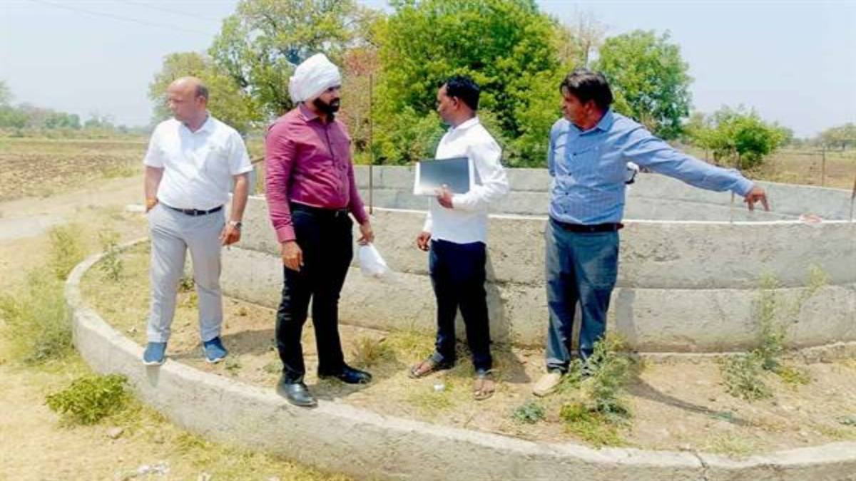कूप रिचार्ज पिट निर्माण में खंडवा को मिले पूरे 100 नंबरः जल गंगा संवर्धन अभियान का लक्ष्य पूरा कर बना प्रदेश का पहला जिला