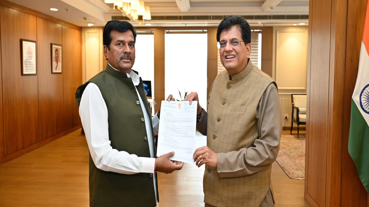 ग्वालियर में दिल्ली की तरह भारत मंडपम स्थापना का प्रस्तावः सांसद भारत सिंह ने केंद्रीय मंत्री पीयूष को सौंपा पत्र, कैट ने जताया विरोध