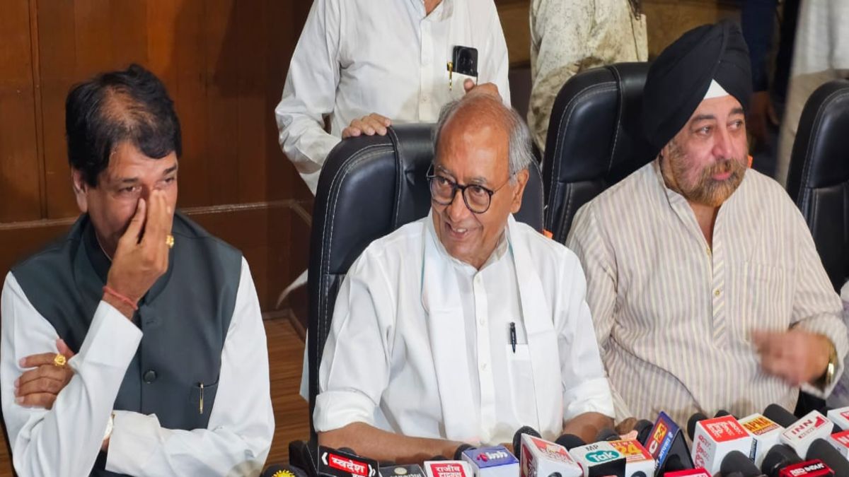 सीजफायर पर दिग्विजय ने उठाए सवालः बोले- सोफिया को प्रवक्ता बनाए जाने पर होड़ मची कि मुद्दे को हिंदू-मुस्लिम रंग दिया जाए, पहलगाम आतंकियों की पहचान अब तक क्यों नहीं?