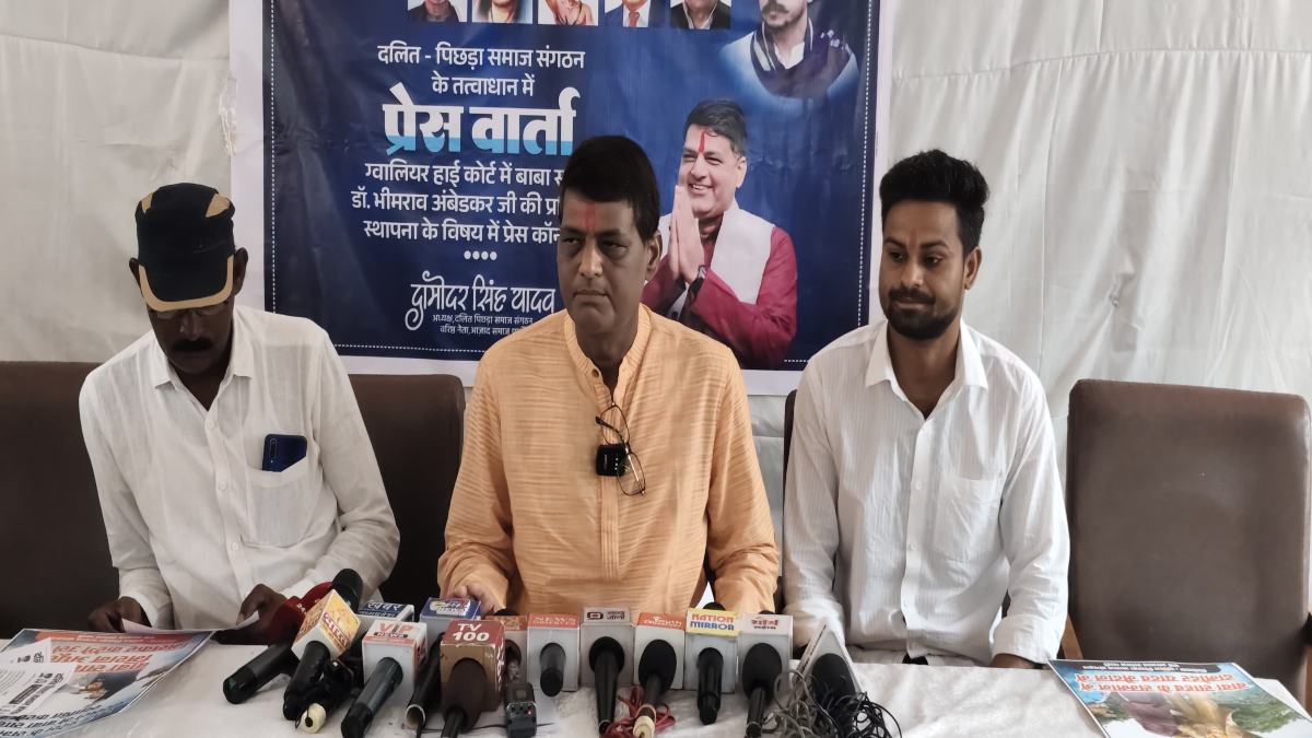 भीम आर्मी की धमकी: देश ग्रंथ से नहीं संविधान से चलता है, कांग्रेस ने कहा- नाकाम सरकार ठोस कदम उठाए, बीजेपी बोली- प्रदेश में संविधान का राज