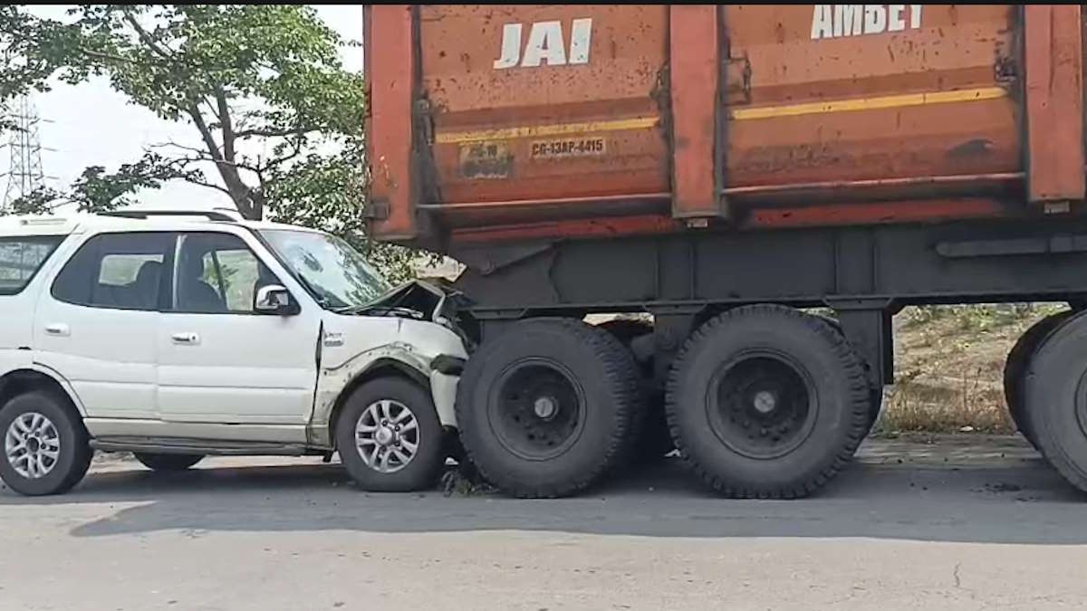 सड़क पर खड़े ट्रक से जा टकराई सफारी, सवार पिता-पुत्र गंभीर रूप से घायल…