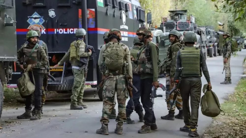 J&K में आतंकी नेटवर्क का भंडाफोड़ : लश्कर के 3 आतंकी गिरफ्तार, विदेशी आतंकियों को करते थे मदद, ग्रेनेड भी बरामद किया गया