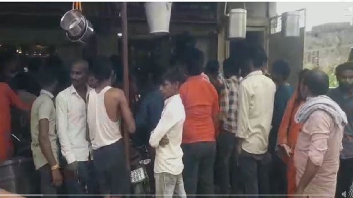 Kalyanpur Jewellery Shop : दिनदहाड़े दुकान में लूट, दुकानदार को गोली मारकर जख्मी किया, पुलिस छापेमारी में जुटी