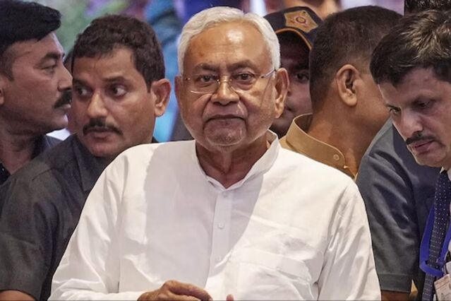 Bihar News: ऑपरेशन सिंदूर में शहीद मो. इम्तियाज के गांव जाएंगे CM नीतीश कुमार, परिवार को देंगे 21 लाख