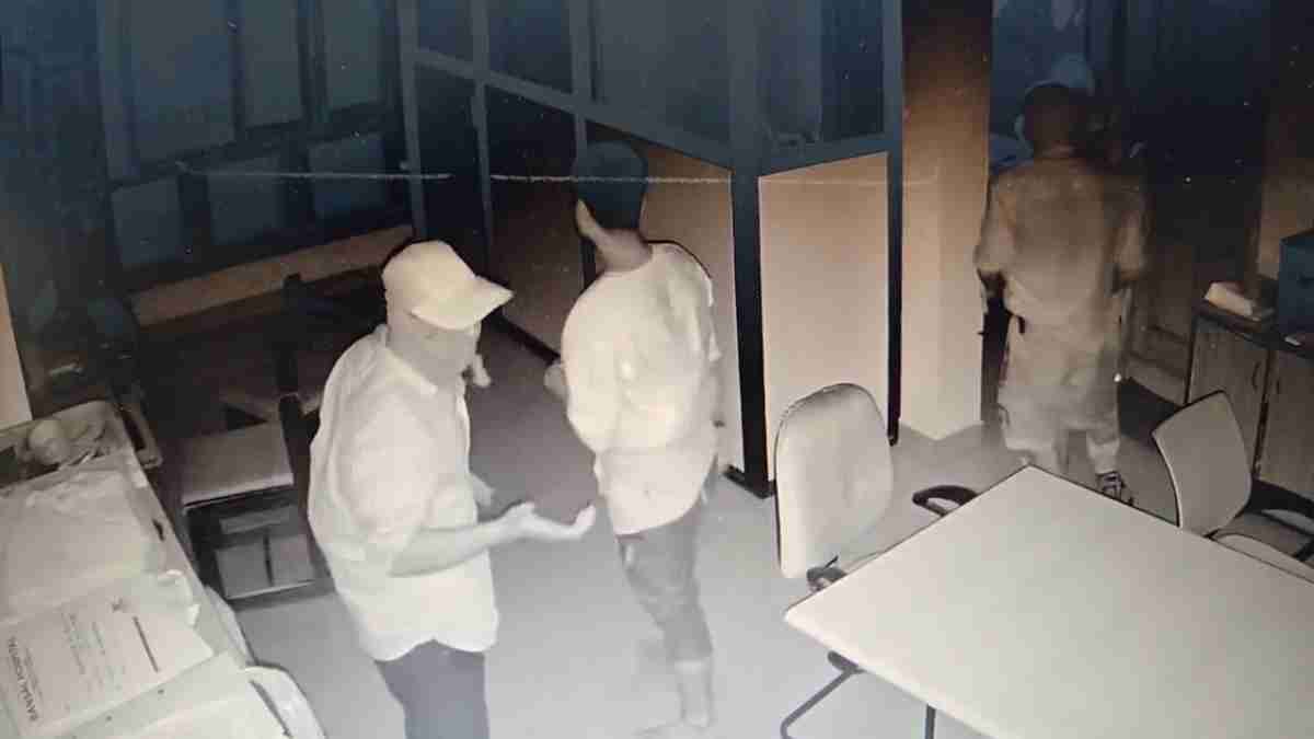 भोपाल में चोरों का आतंक: हथियारबंद बदमाशों ने रिटायर्ड स्पेशल DG के रिश्तेदार के घर बोला धावा, चुराए जेवर और कैश
