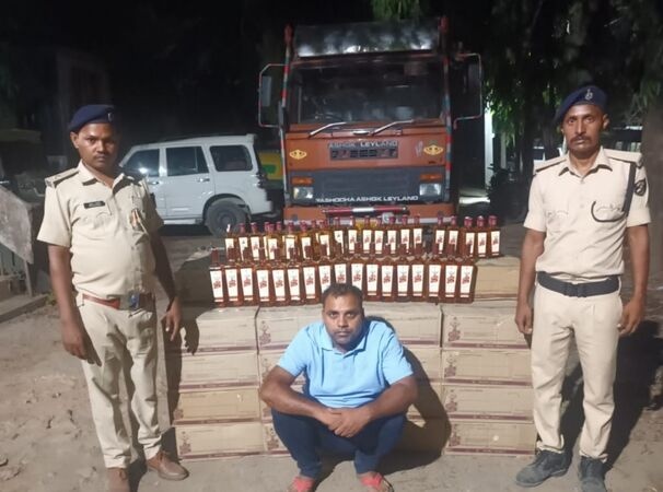 Bihar News: उत्पाद विभाग की बड़ी कार्रवाई, कंटेनर से 4204 बोतल शराब बरामद