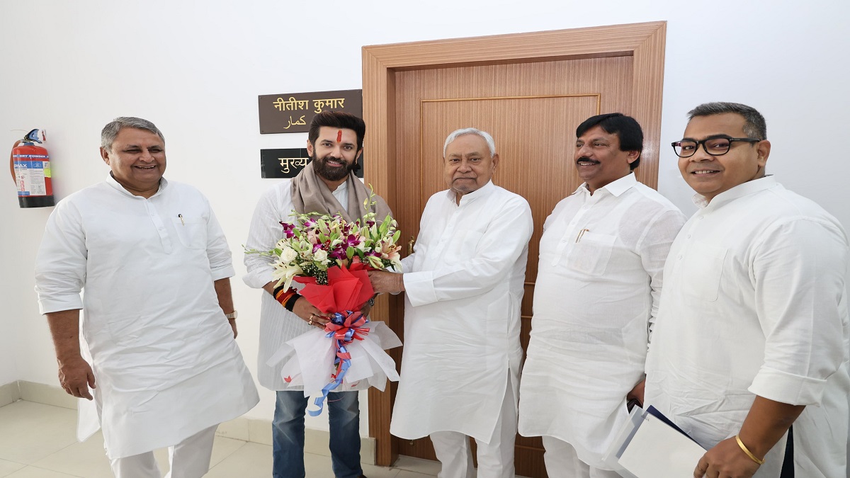 Ram Vilas Paswan Statue : बिहार के सभी जिलों में स्थापित की जाएगी रामविलास पासवान की प्रतिमा, नीतीश कुमार ने दी सहमति