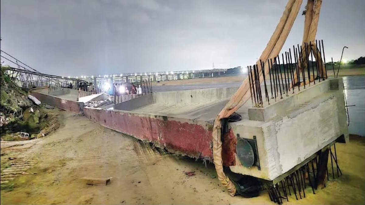 Odisha News: पुल निर्माण के दौरान गिरा क्रेन, चपेट में आने से दो इंजीनियर और एक सुपरवाइजर की मौके पर हुई मौत, हादसे की जांच में जुटी तीन सदस्यीय समिति…