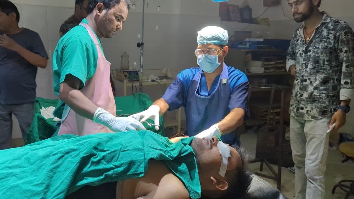 Bhojpur Crime News : भोजपुर में फिर गरजी गोलियां, चाचा-भतीजा को मंदिर के पास मारी गोली, हालत गंभीर