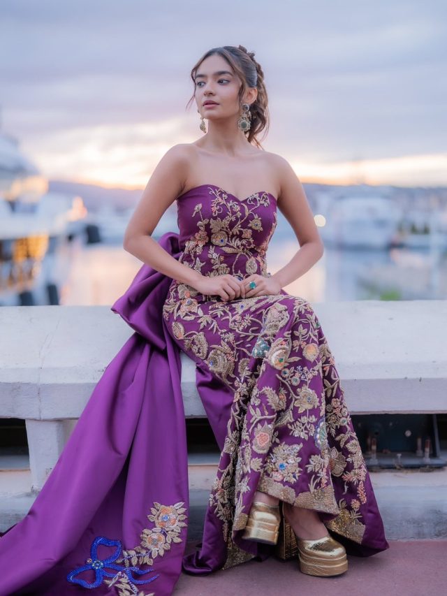 Cannes 2025: 611 घंटे में बने खूबसूरत गाउन में रेड कारपेट पर 22 साल की Anushka Sen ने किया डेब्यू