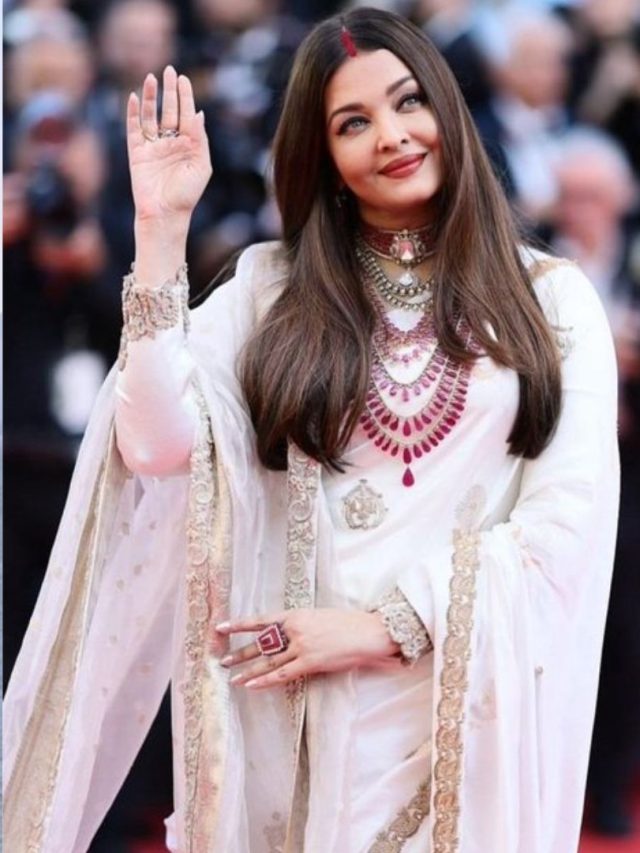 cannes में ऐश्वर्या राय बच्चन का जलवा,  बनारसी साड़ी-लाल सिन्दूर रायल लुक में नजर आई एक्ट्रेस