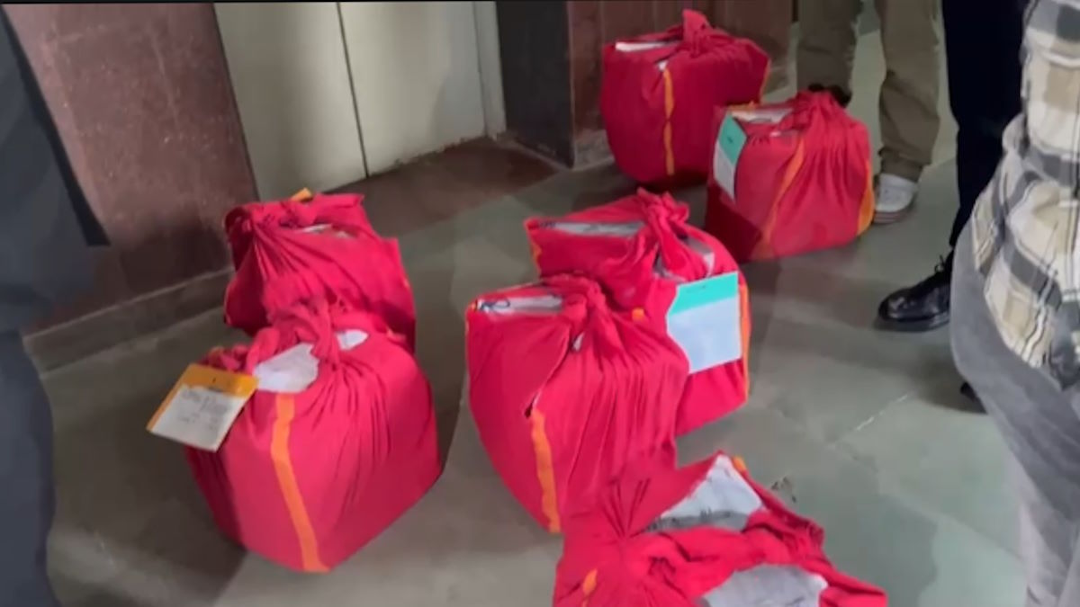डीएमएफ घोटाला : EOW स्पेशल कोर्ट में 6 हजार पन्नों का चार्जशीट पेश, वीडियो कांफ्रेंसिंग के जरिए पेश हुए रानू साहू, सौम्या चौरसिया, सूर्यकांत तिवारी समेत 9 आरोपी…