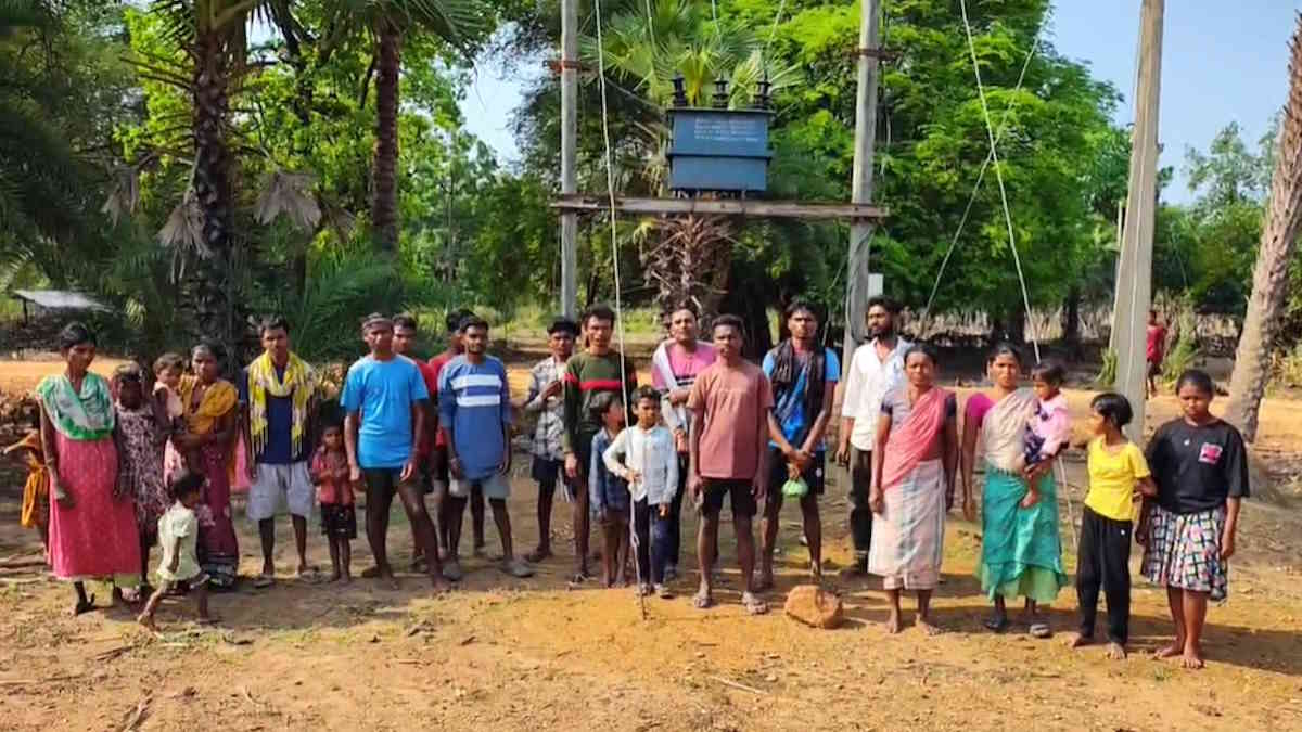 दो दशक बाद पोलमपाड़ फिर जगमगाया, लोगों ने घरों में बल्ब जलाकर दी एक-दूसरे को बधाई…