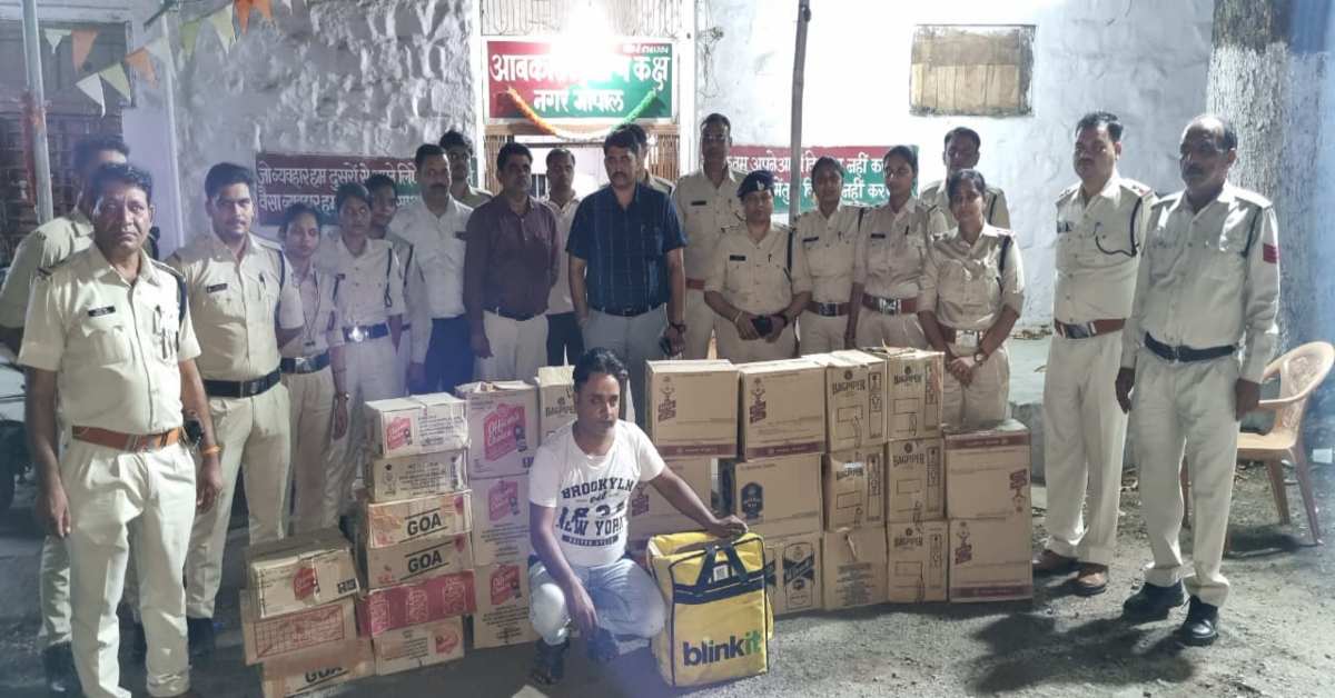 Blinkit के बैग में शराब की होम डिलीवरी: 4 दिन रेकी करने के बाद पकड़ाया आरोपी, 31 पेटी अंग्रेजी शराब जब्त