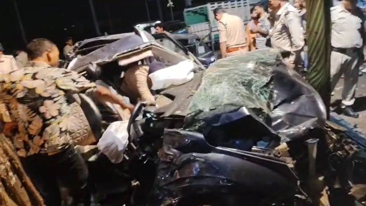MP भीषण सड़क हादसे में तीन मौत, एक गंभीरः भोपाल हाइवे पर तेज रफ्तार क्रेटा कार पेड़ से टकराई