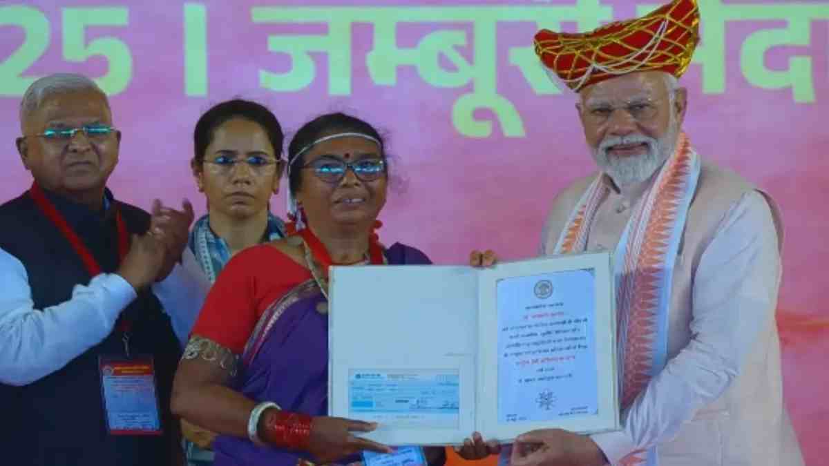 पीएम मोदी ने बस्तर की डॉ. जयमति कश्यप को देवी अहिल्या बाई सम्मान से किया सम्मानित, अब तक 10 विषयों में कर चुकी हैं एमए और पीएचडी