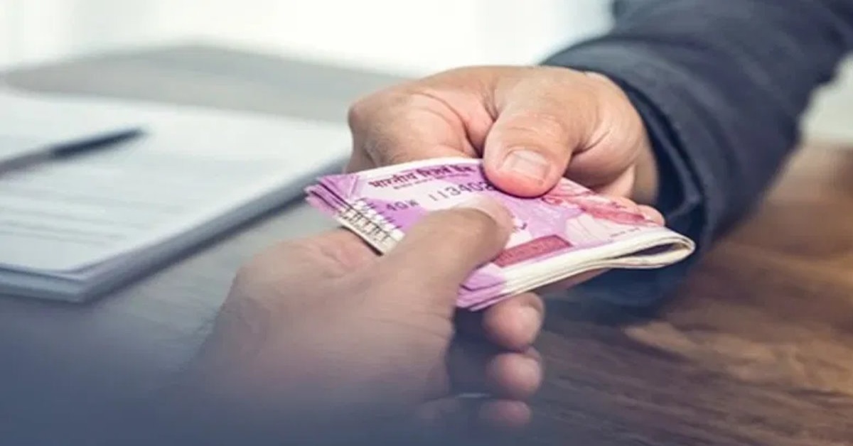 पकड़ा गया रिश्वतखोर : 1 लाख 20 हजार की रिश्वत लेते मुख्य कोषाधिकारी और अकाउंटेंट कोषागार