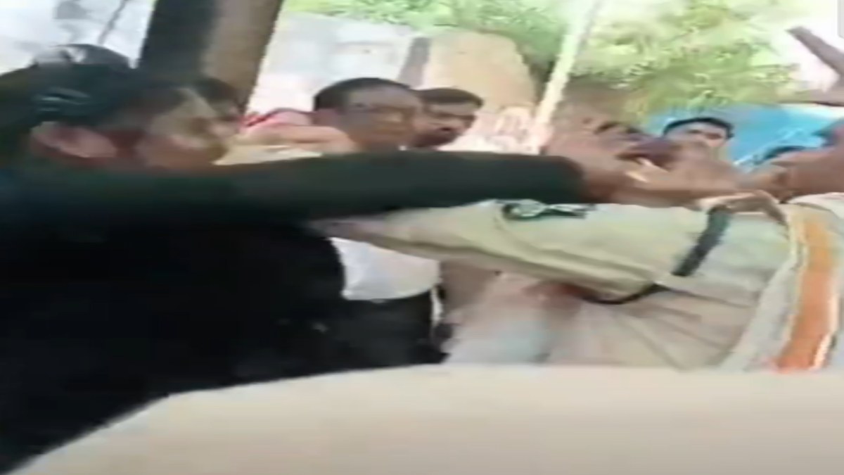 महाकाल मंदिर में फिर मारपीटः वीडियो वायरल, मंदिर समिति ने आरोपी की ड्यूटी पर लगाई रोक