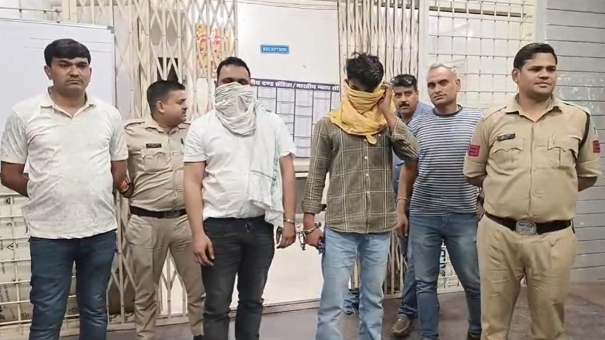 कार में भ्रूण लिंग परीक्षण करने वाले रैकेट का भंडाफोड़ः फर्जी डॉक्टर को राजस्थान से पकड़ा, भागने के लिए महिला डॉक्टरों की टीम पर गाड़ी चढ़ाने का किया प्रयास