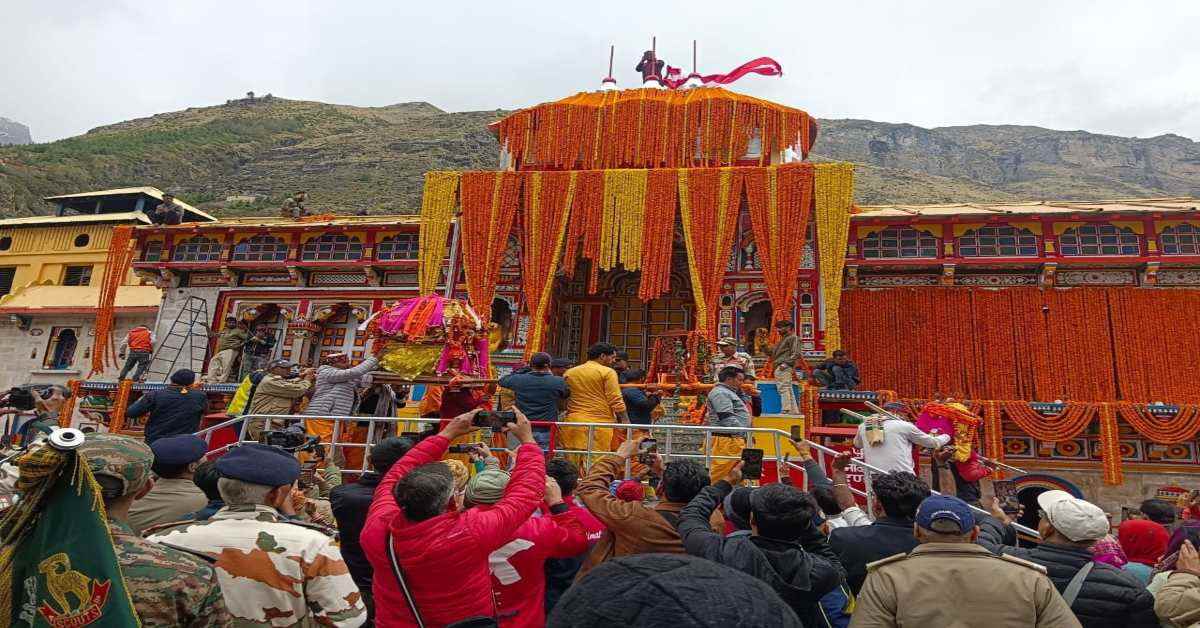 जय हो बद्री विशाल… कपाट खुलते ही जयकारों से गूंज उठा बद्रीनाथ धाम, श्रद्धालुओं का उमड़ा सैलाब