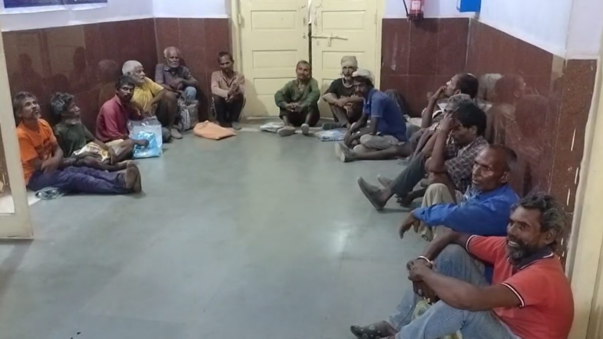 19 साल से 16 मजदूर बने थे बंधकः नारकीय जीवन जी रहे सभी मजदूरों को कराया मुक्त, एक रिटायर्ड शिक्षक भी शामिल, भेजा गया पुनर्वास आश्रम